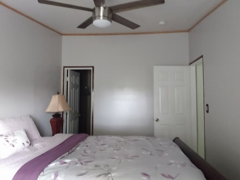 Building Photo - 739 Proctor Ln