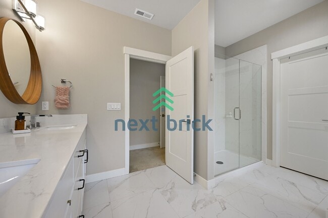 Building Photo - Charming 3-Bed, 2-Bath with 2,170 Sq. Ft. in Beautiful Snohomish!