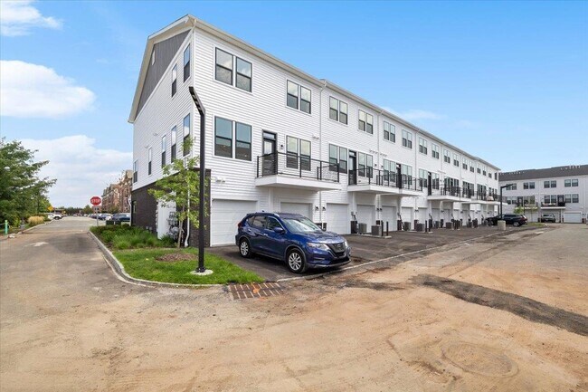 Building Photo - 200 Balsam St