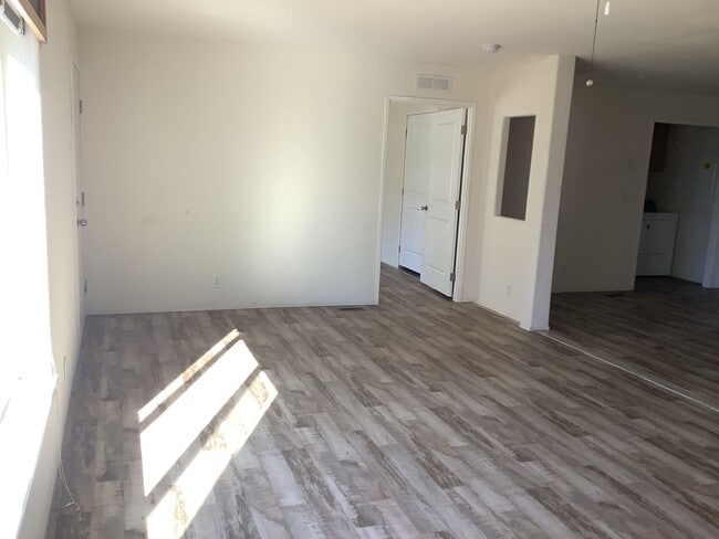 Building Photo - New 3 bedroom, 2 bath home