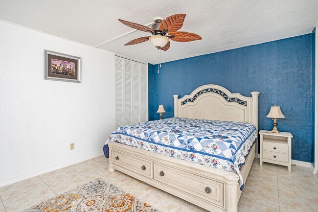 Building Photo - Fully Furnished 2-Bedroom, 2-Bath Beachfront Condo