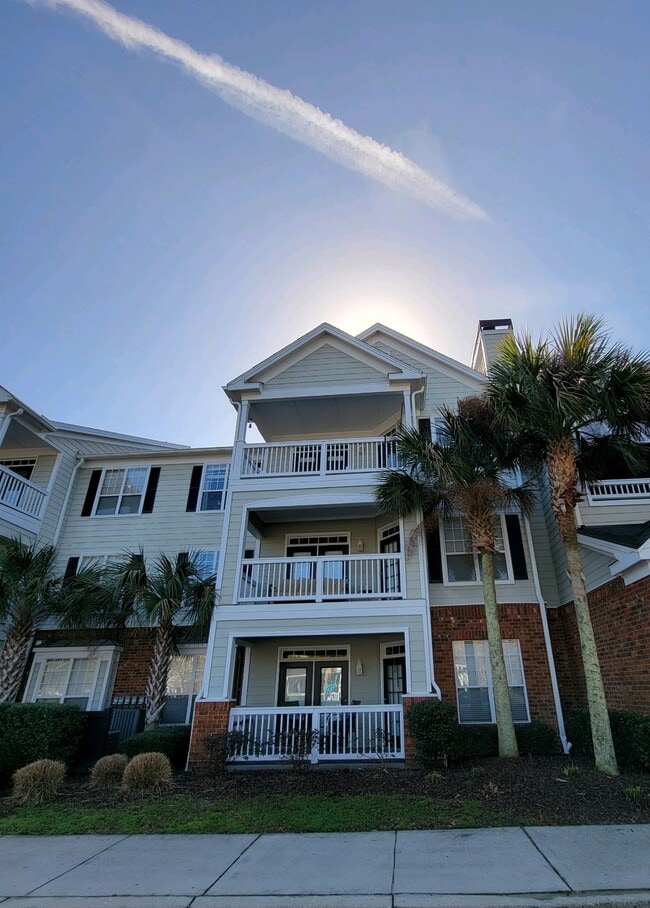 Building Photo - 45 Sycamore Ave