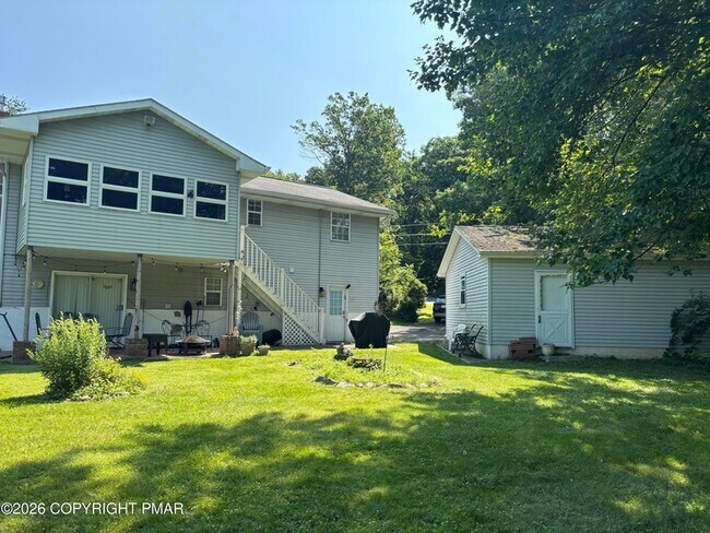 Building Photo - 2639 Lakeshore Dr