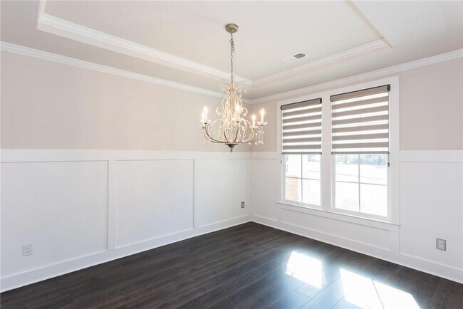 Building Photo - 5015 Montes Ln