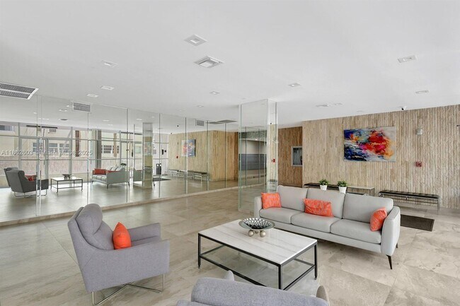 Building Photo - 3113 S Ocean Dr