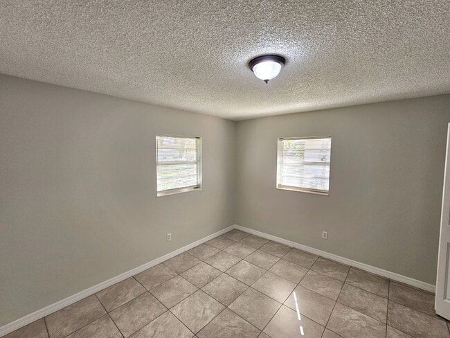 Building Photo - 2584 Seneca Ave