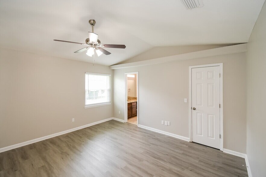 Building Photo - 2721 R S Bailey Dr