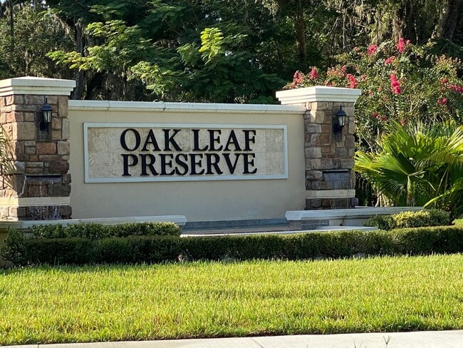 Building Photo - 4 Bedroom 2 Bath home in Oak Leaf Preserve...