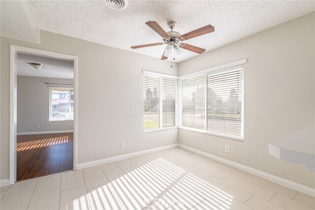 Building Photo - 2221 Palm Cir