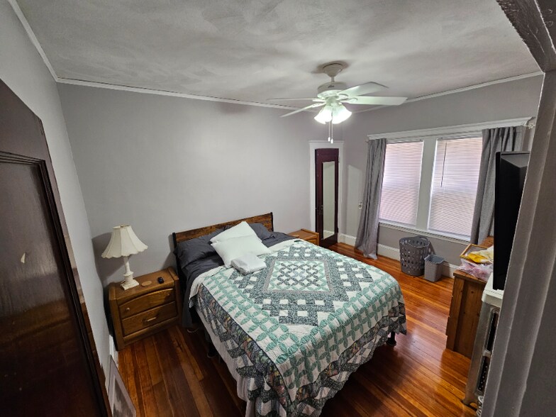 Building Photo - 536 Mt Auburn St