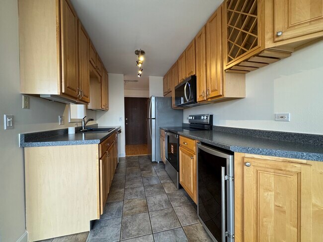 Building Photo - 6020 Oakwood Dr