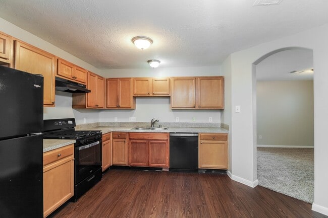 Building Photo - 6402 Mountain Pines Ln