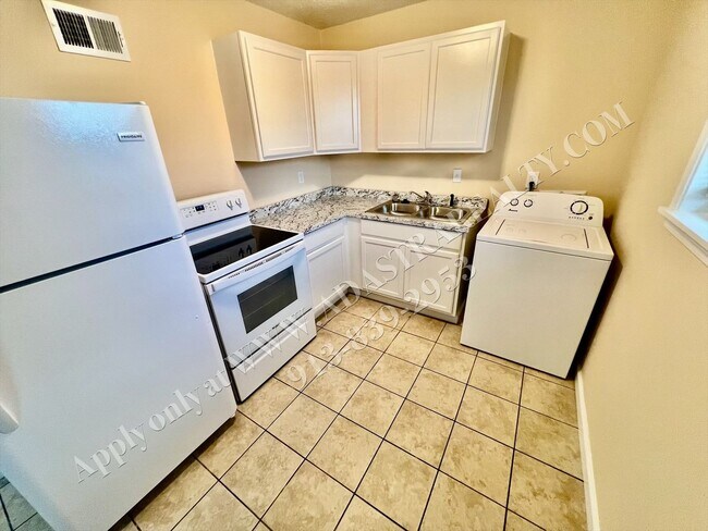 Building Photo - 6003 E 151 Terrace