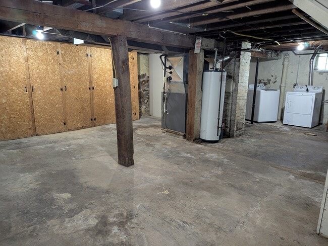 Building Photo - 626 Nina Ave