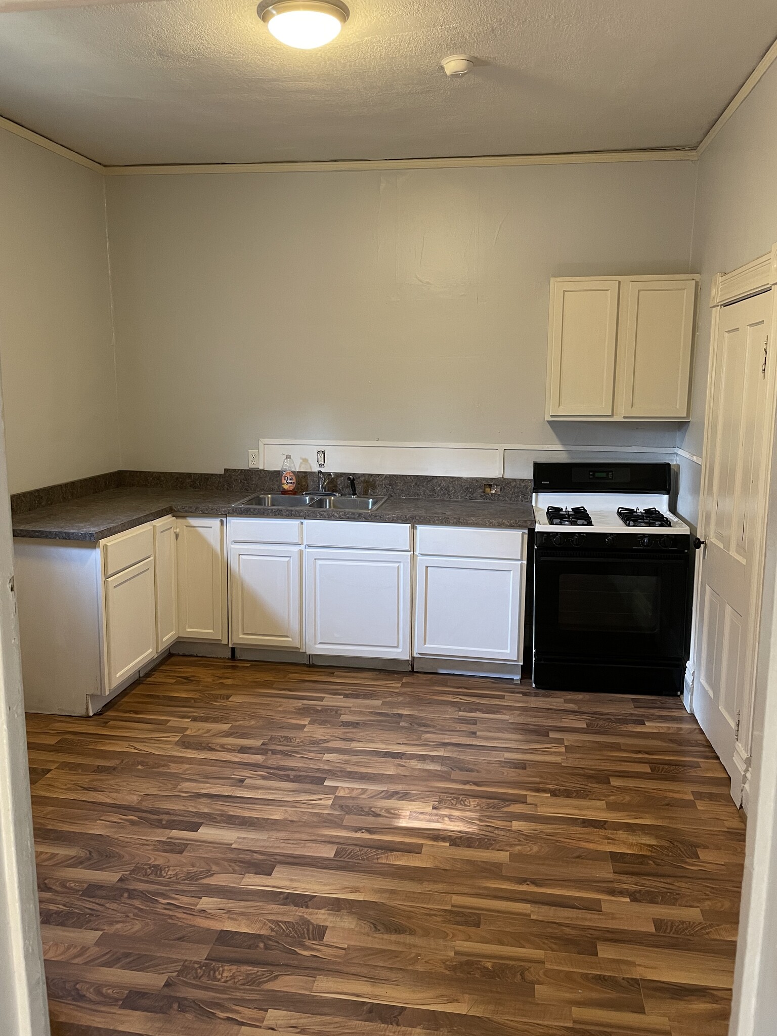 Kitchen - 2915 Cottage Grove Ave