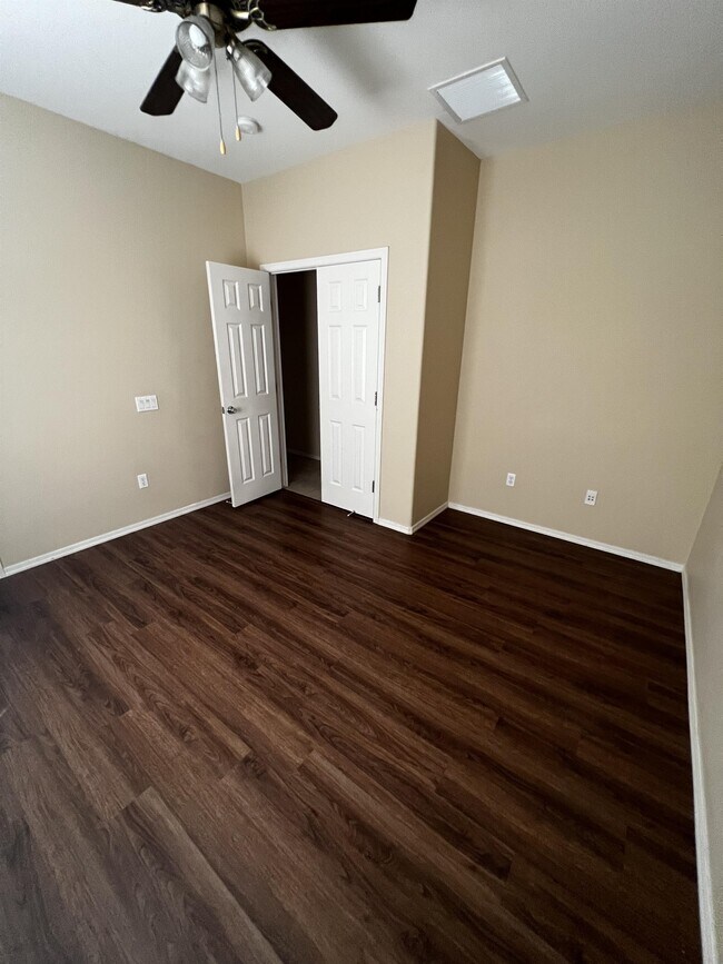 Building Photo - 768 West Calle Valenciana