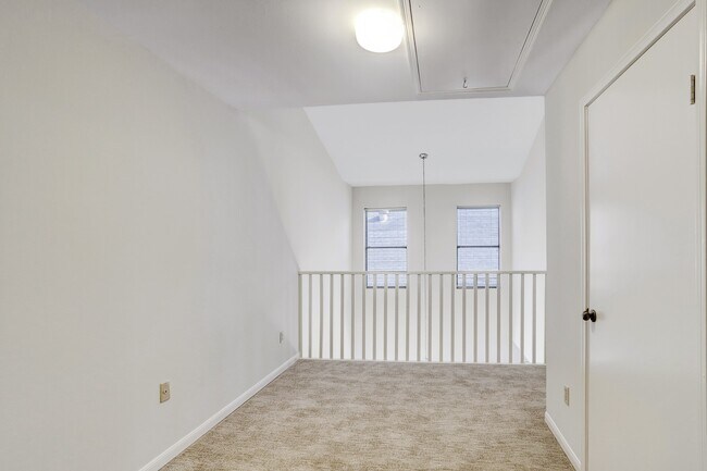 Building Photo - 2023 Converse St