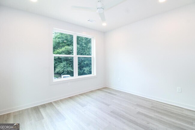 Building Photo - 260 Martha Dr