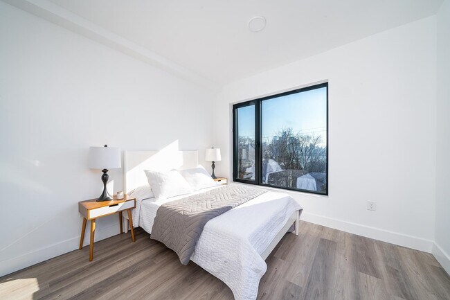 Building Photo - 1410 Palisade Ave