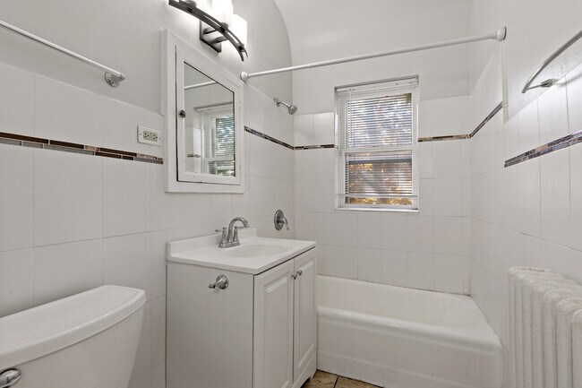 Building Photo - 11059 S Hoyne Ave