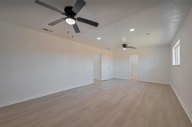 Building Photo - 6219 Canada Dr