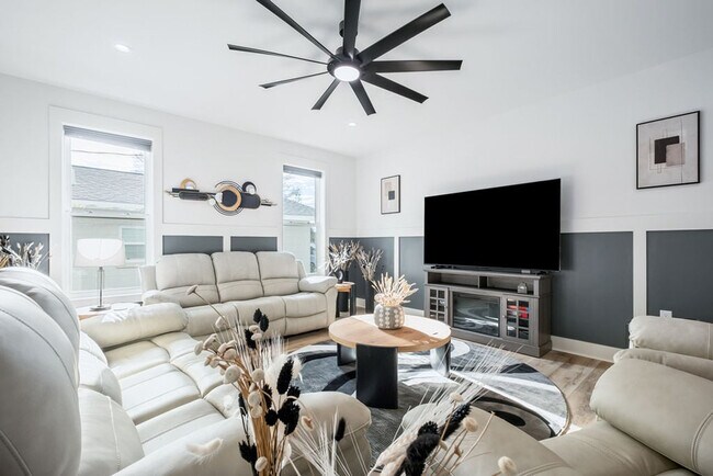 Building Photo - 238 Oleander Dr