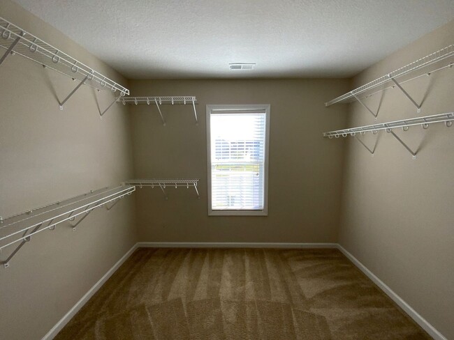 Building Photo - 4 BR 2.5 BA Carolina Plantations
