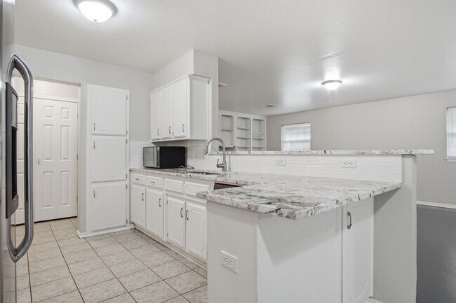 Building Photo - 3717 N Eagle Ln