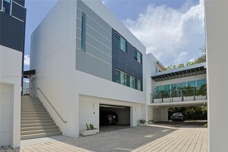 Building Photo - 7520 SW 59th Pl