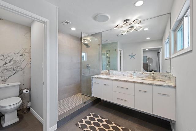 Building Photo - 2440 Dunstan St