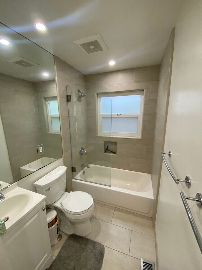 Building Photo - Charming Single-Family Home in Desirable Ladera Community