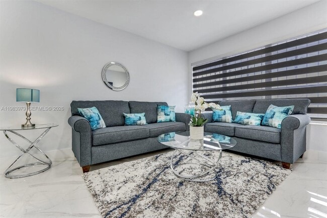 Building Photo - 980 W 45th Pl