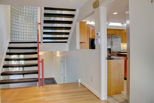 Building Photo - Contemporary 4bd/3.5ba Near Hope Valley + Home Equidistant to Downtown Durham & Chapel Hill!