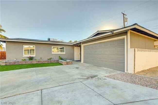 Building Photo - 4044 Pepe Cir