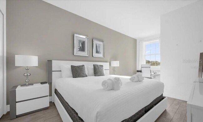 Building Photo - 450 Captiva Dr