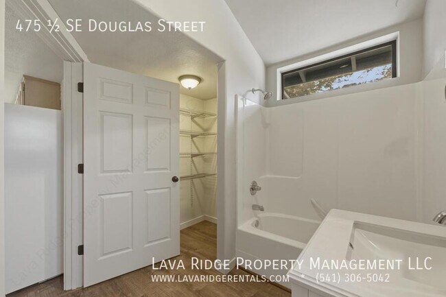 Building Photo - 475 SE Douglas St