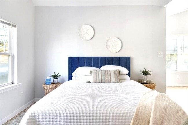 Building Photo - 56 Holly Rd NW