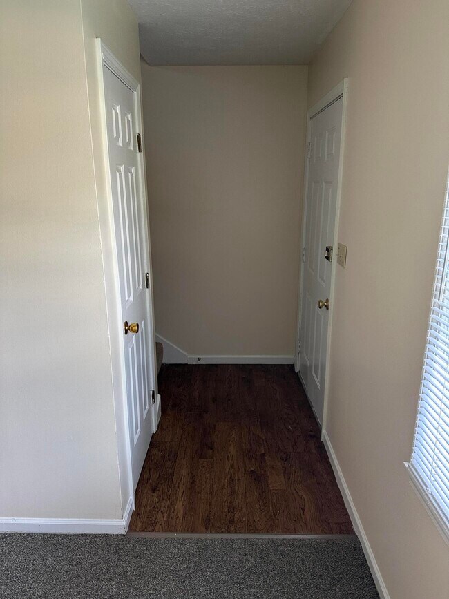 Building Photo - 165 Landings Dr
