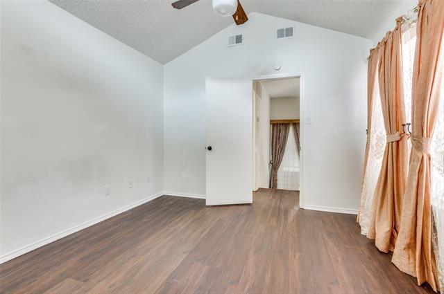 Building Photo - 1410 Meadowood Village Dr