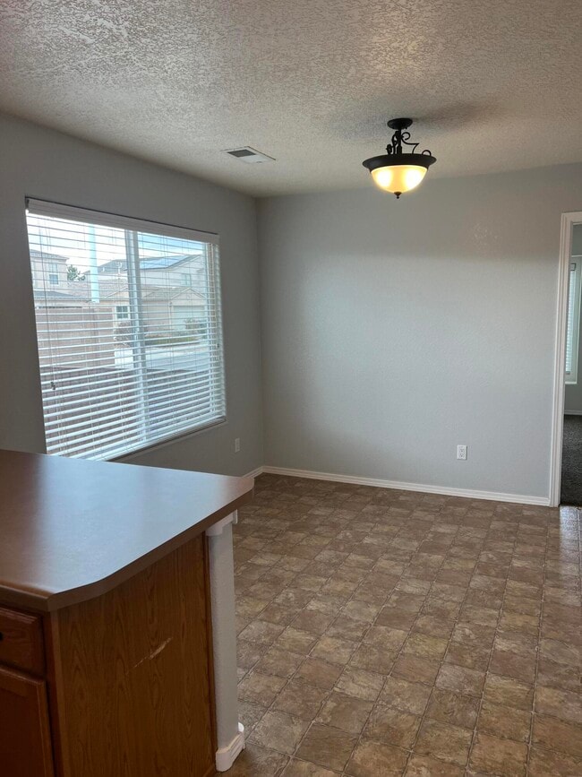 Building Photo - 1004 Desert Paintbrush Loop