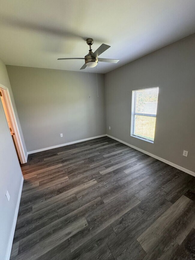 Building Photo - 1153 Oceanic Rd