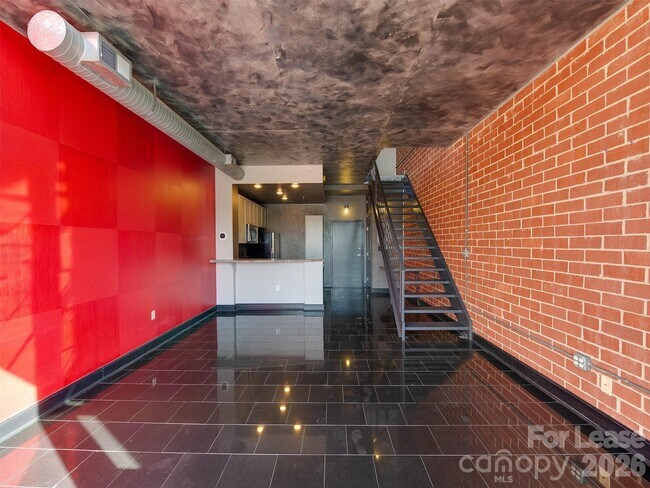 Building Photo - 710 W Trade St