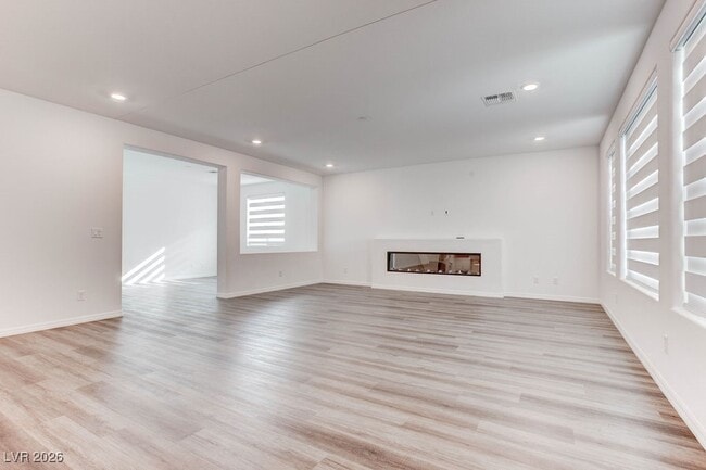 Building Photo - 10269 Lofty Knl St