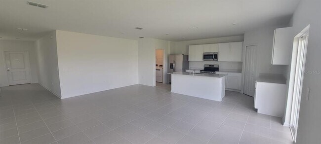 Building Photo - 3359 Alexander Dr