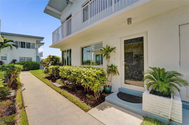 Building Photo - 425 Bayshore Dr