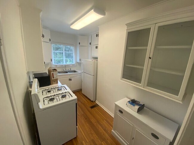 Building Photo - Linden - 1207/1209