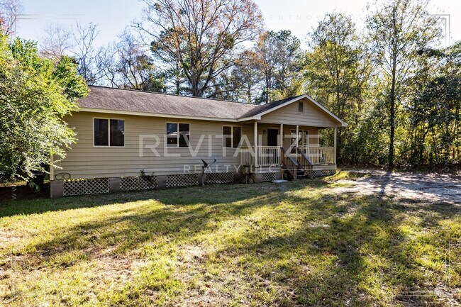 Building Photo - 1746 Cody Rd N