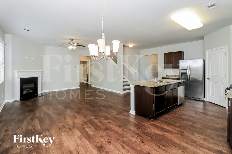 Building Photo - 108 Hollyhock Ln