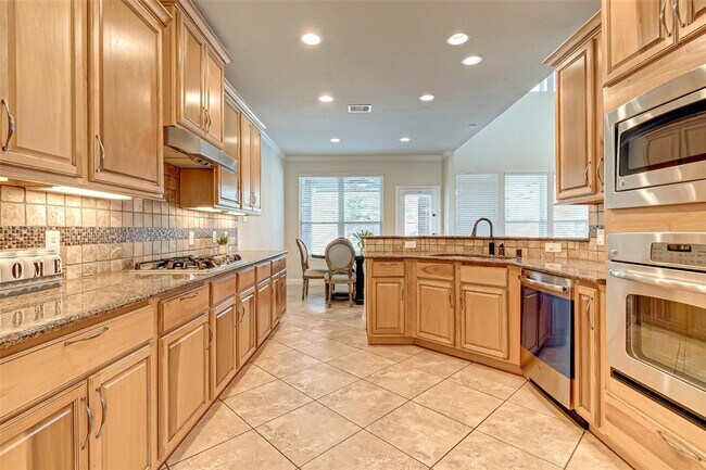 Building Photo - 9915 St Romain Dr