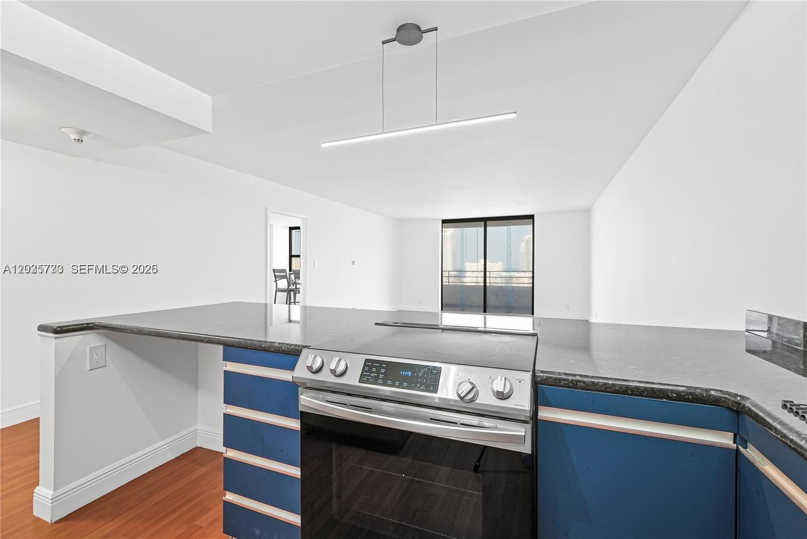 Building Photo - 2500 Parkview Dr